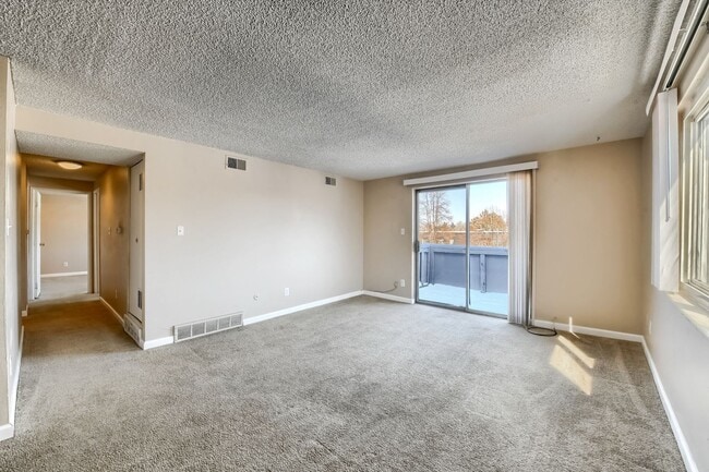 Building Photo - 130 E Highline Cir