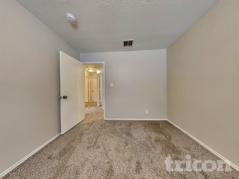 Building Photo - 2615 Thunder Gulch