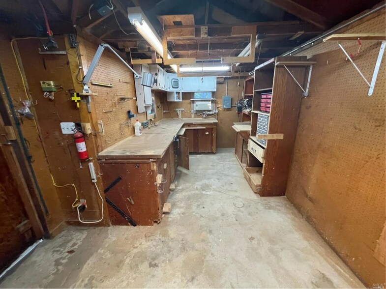 Building Photo - 720 Oakwood Ave