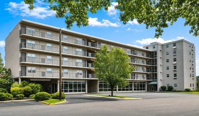 Building Photo - Deville Manor Apartments