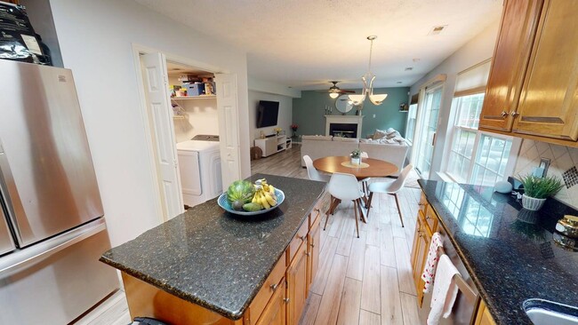 Building Photo - 100 Pinyon Pines