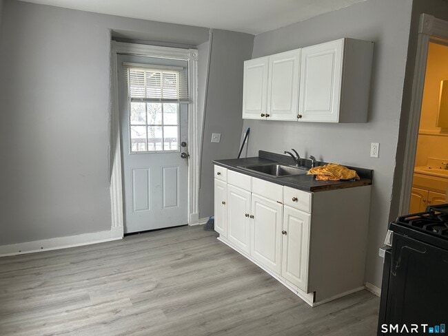 Building Photo - 22 Hawthorne St