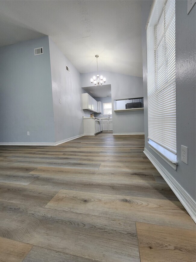 Building Photo - 5003 Maurita Dr