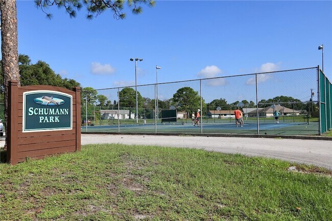 Building Photo - 866 Gilbert St