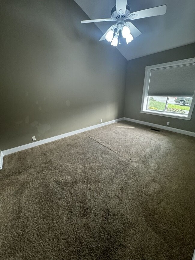 Building Photo - Spacious Duplex in Rockingham County