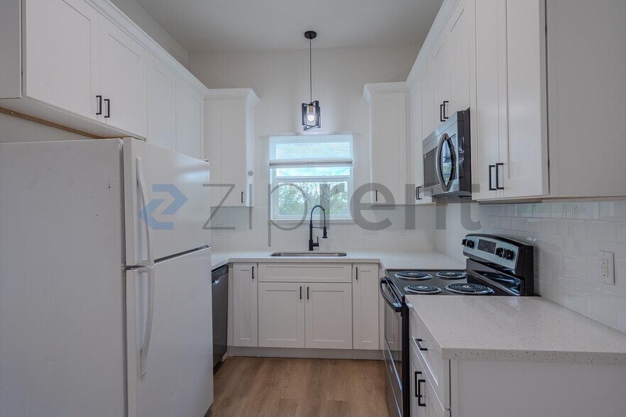 Building Photo - 303 Cartersville St