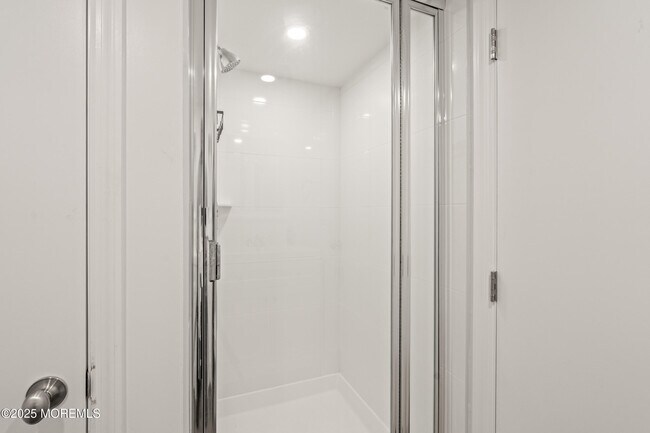 Building Photo - 72 Whalepond Rd