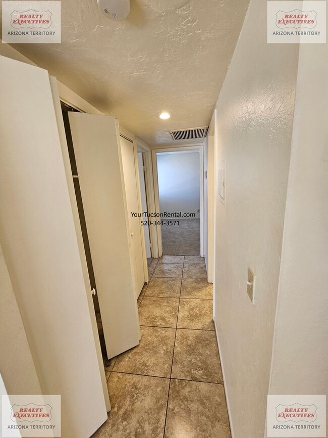 Building Photo - 22nd & Kolb Area Condo - Upstairs unit in Langley Gardens