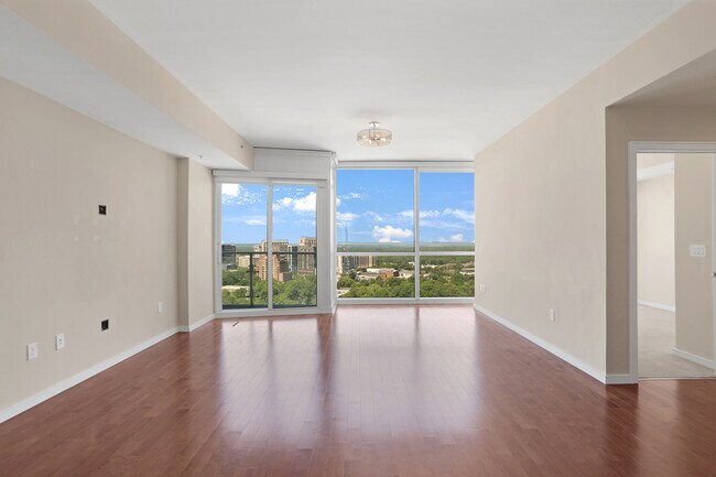 Building Photo - 3325 Piedmont Rd NE