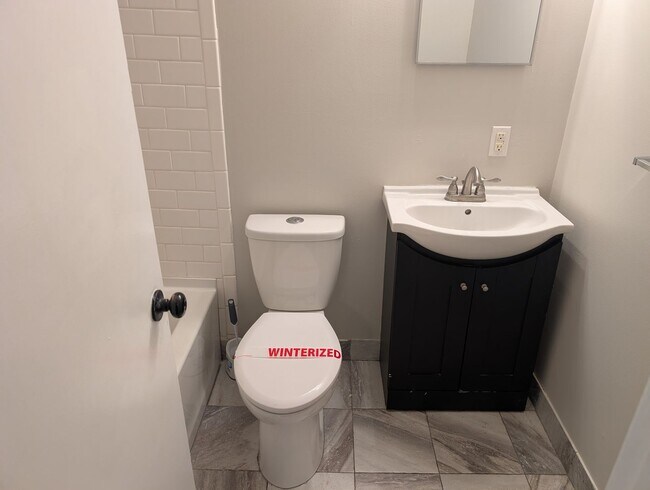 Building Photo - Cozy Ranch Style home located in the Matthews Park community.