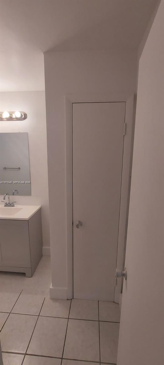 Building Photo - 3033 NW 43rd Ave