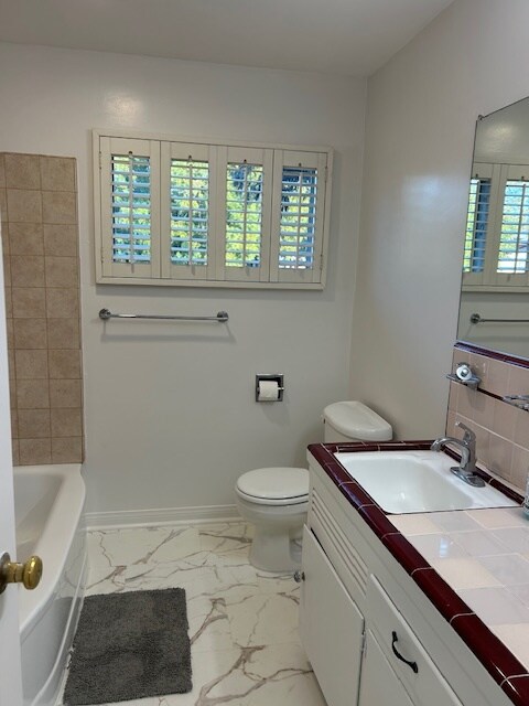 Bath with tub/shower - 3731 Lewis Ave