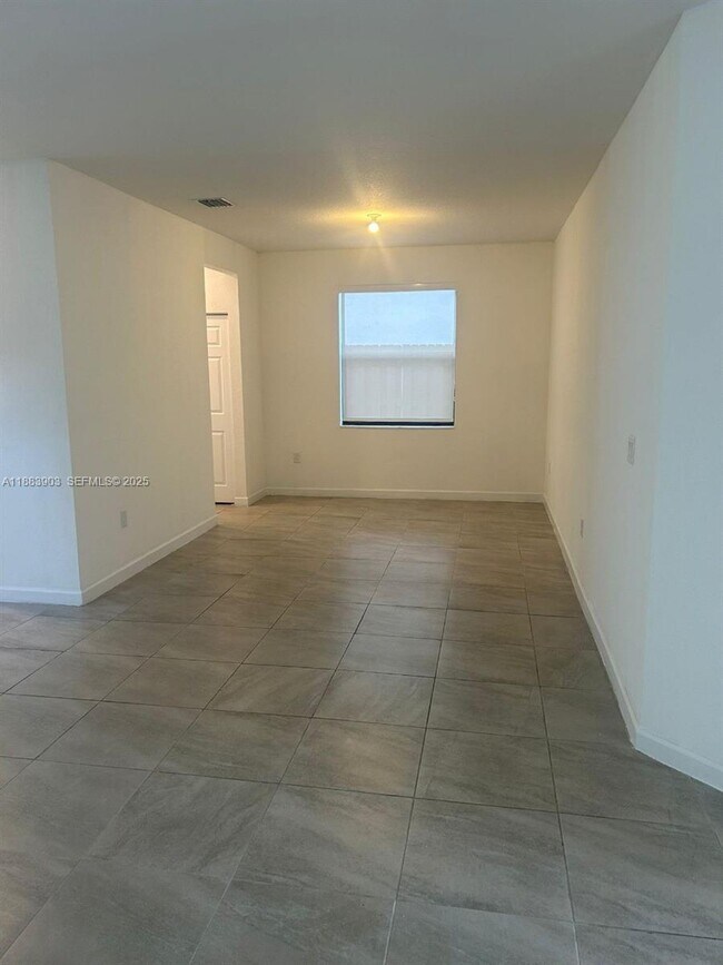 Building Photo - 20828 NE 2nd Ct