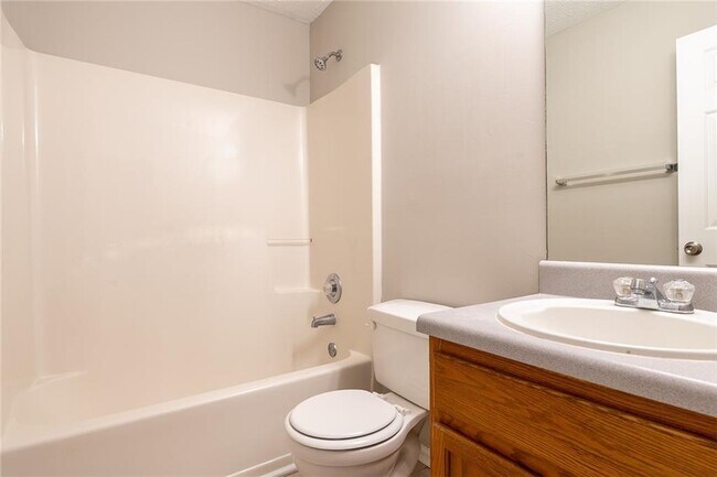 Building Photo - 493 Silverthorne Cir