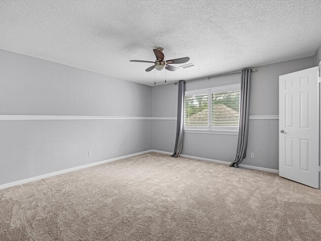 Building Photo - 13 Hickory Shadows Dr