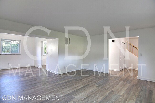 Building Photo - 4 br, 2.5 bath House - 589 Wilson Drive