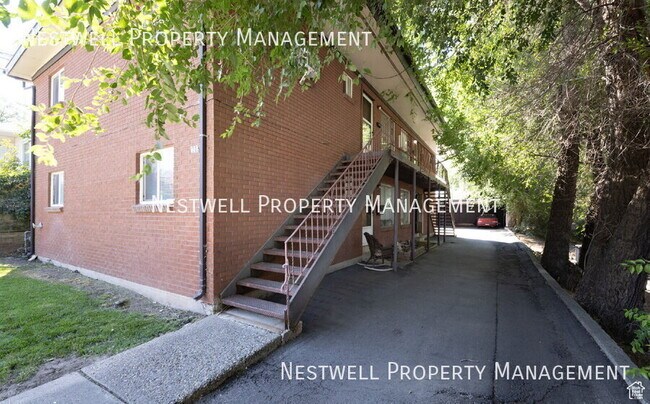 Building Photo - 938 Lowell Ave S