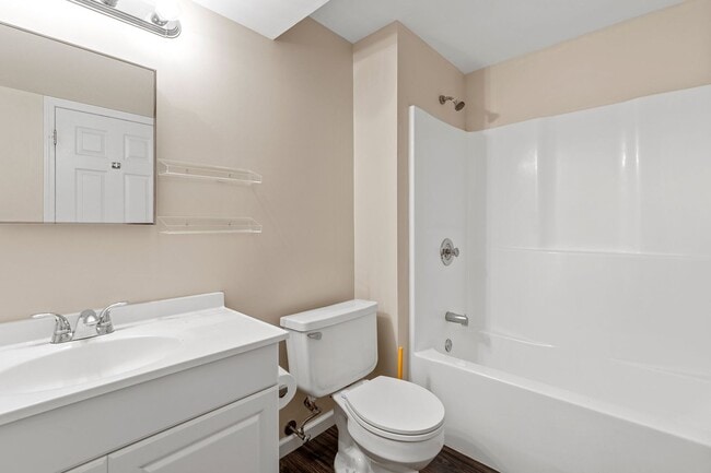 Building Photo - Omar Ct Duplex