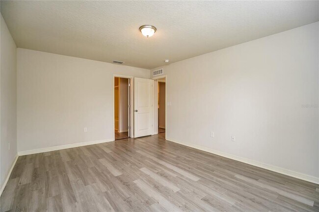 Building Photo - 2922 W Higgins Pl