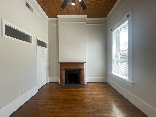 Building Photo - Charming Two Bedroom Apartment Downtown