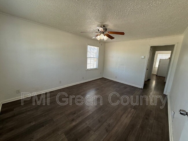 Building Photo - 3932 E 1st St