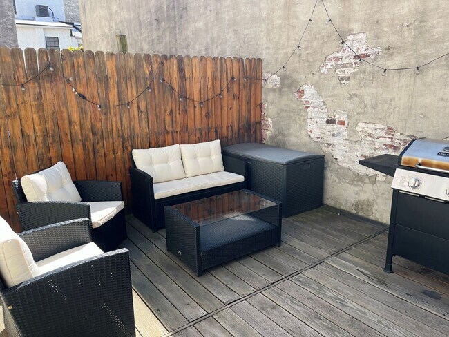 Building Photo - Stunning 4-Bedroom Townhome in the Heart of Fishtown! Available NOW!