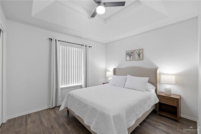 Building Photo - 16 Lake View Dr