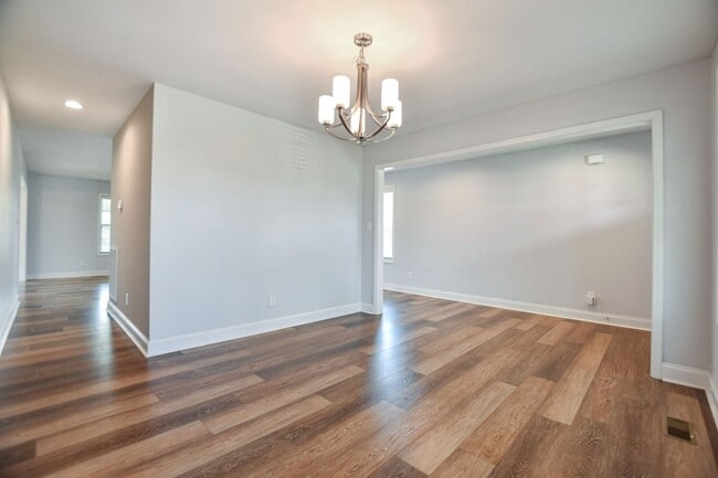 Building Photo - Pet Friendly Four Bedroom!