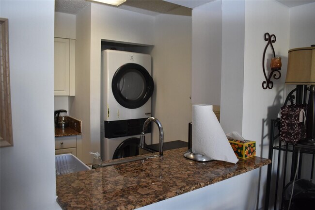 Building Photo - 1350 SE 3rd Ave