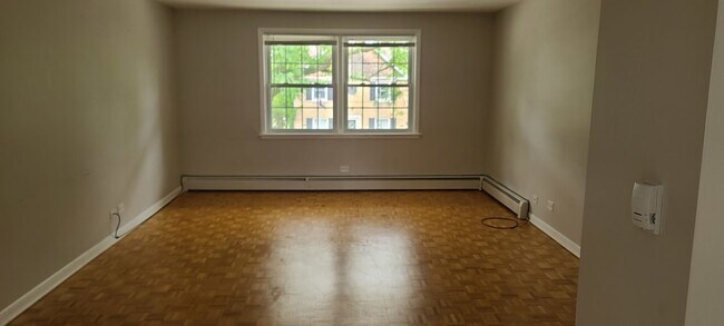 Building Photo - 1500 W Touhy Ave