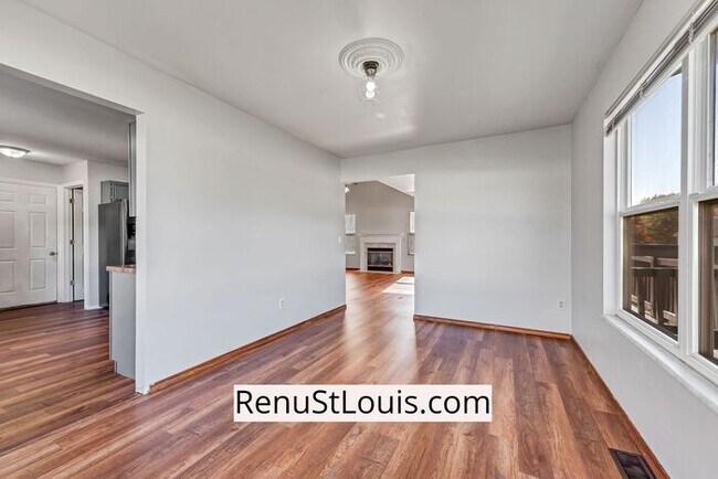 Building Photo - Now Available 3 bedroom 2.5 baths