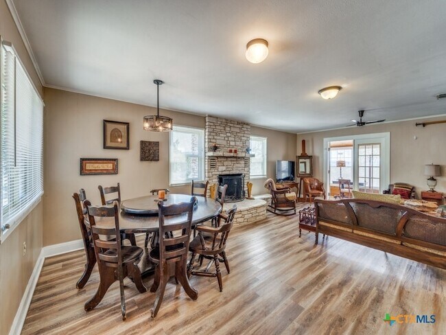 Building Photo - 1660 McIver