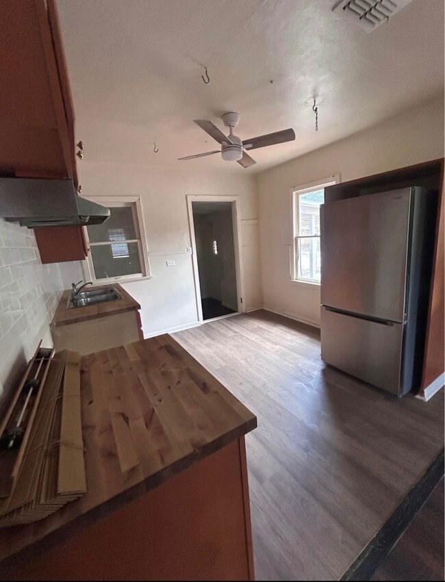 Building Photo - 5731 Mitchell Ct