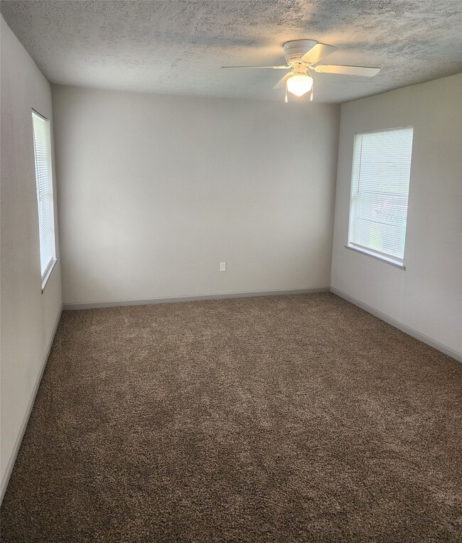 Building Photo - 5244 Enyart St