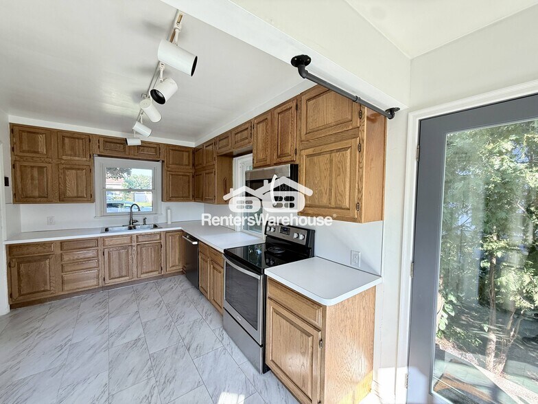 Building Photo - 5529 1st Ave S