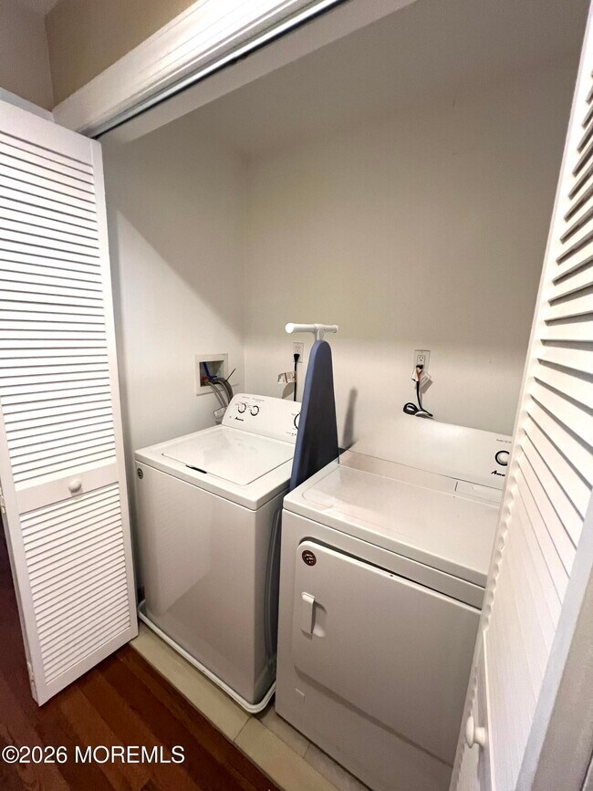 Building Photo - 256 Mantoloking Rd