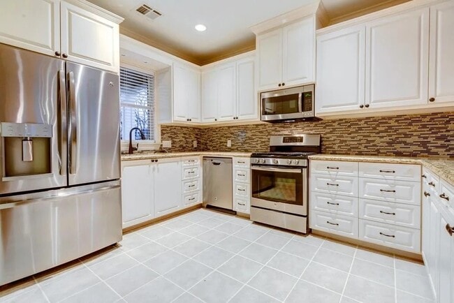 Building Photo - 1420 E 31st St