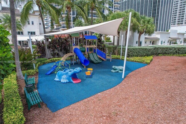 Building Photo - 4779 Collins Ave