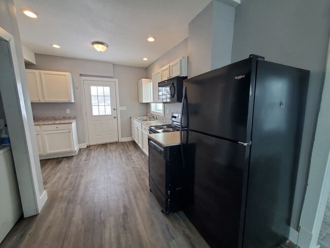 Building Photo - 2 Bedroom 1.2 bath in Moline