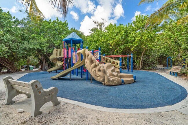 Building Photo - 951 De Soto Rd