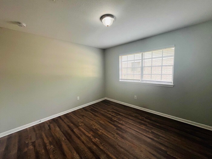 Building Photo - 1345 Stanton Dr