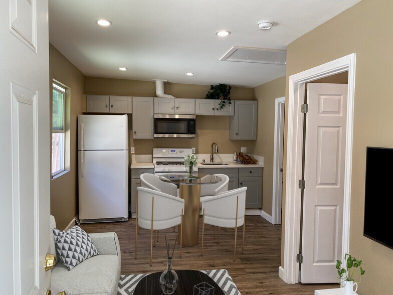 Building Photo - 824 Coronado Ter