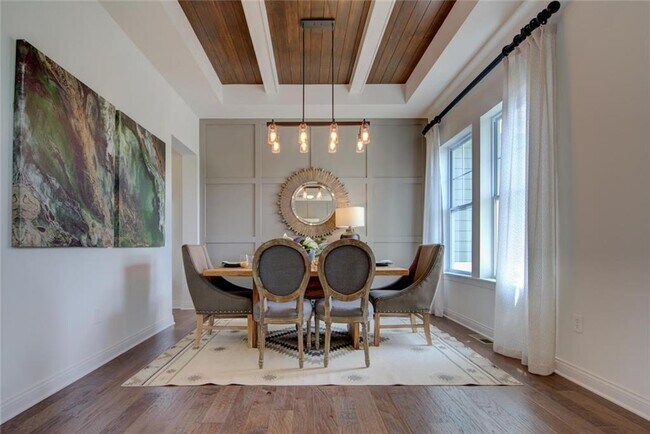 Building Photo - 3328 Pace Dr