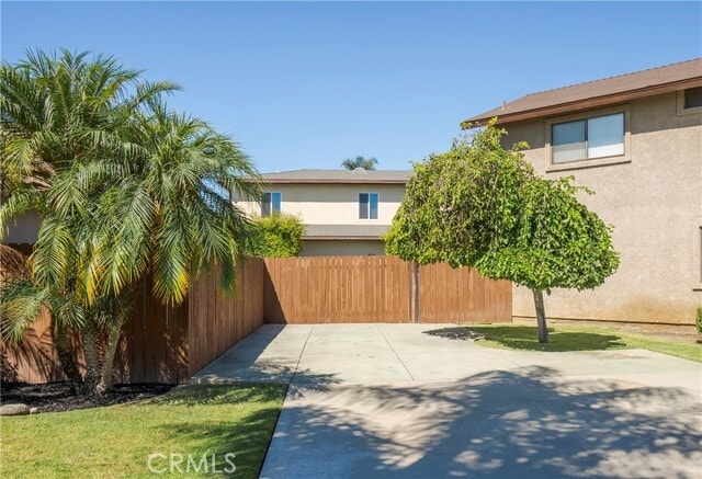 Building Photo - 700 W 2nd St