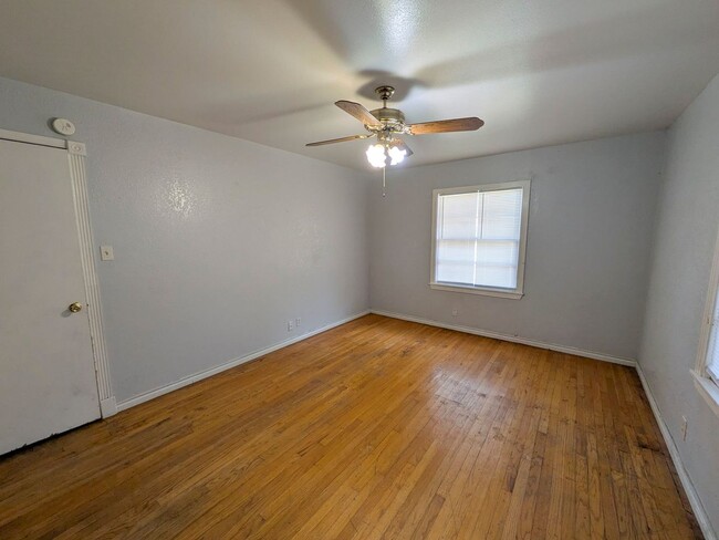 Building Photo - 2307 McKee Dr