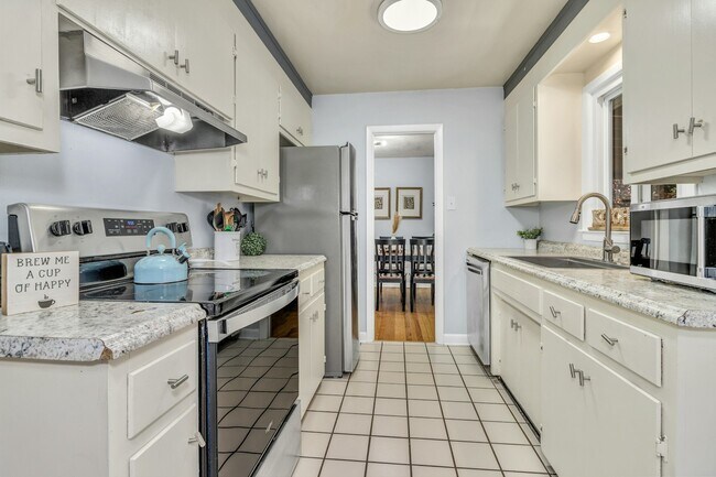 Building Photo - 1011 Old US Hwy 70