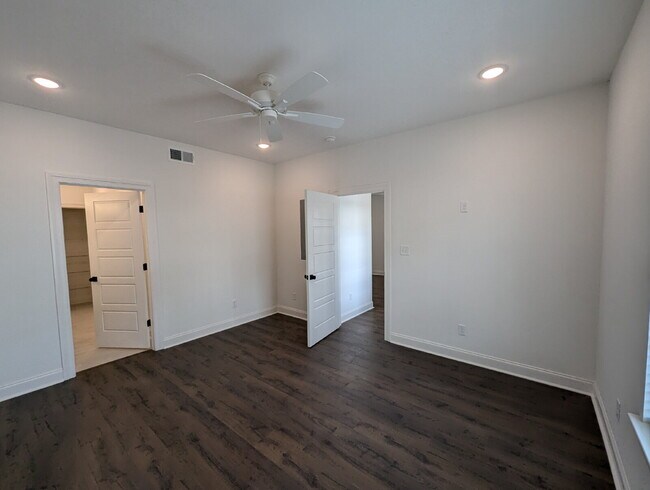 Building Photo - 514 Mdw Crst Cir