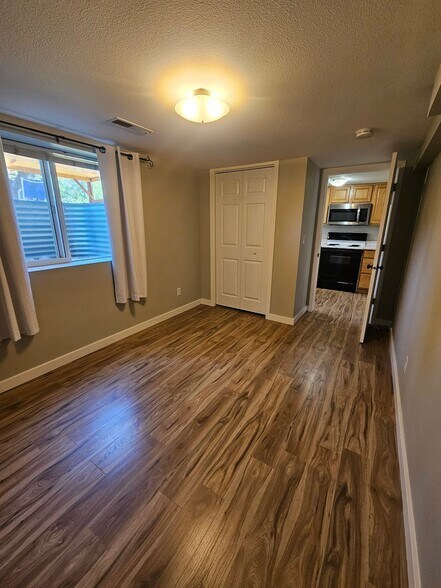 Building Photo - 509 S 11th Ave