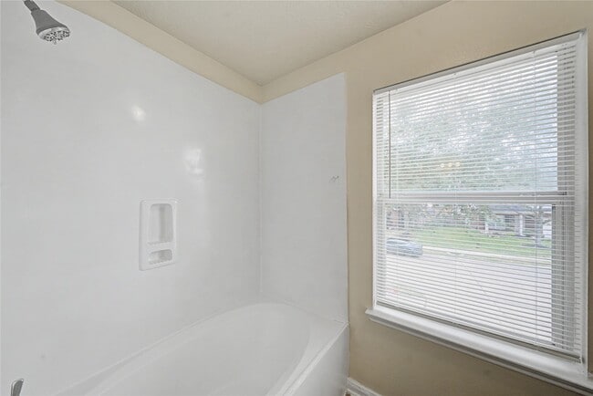 Building Photo - 1111 Auburn View Ln