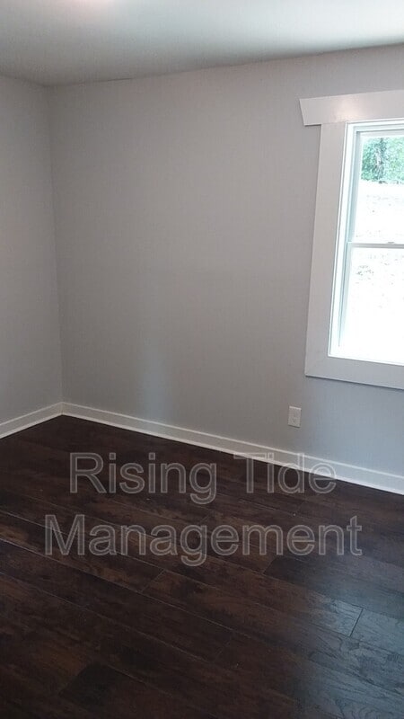 Building Photo - 1909 16th Ave N